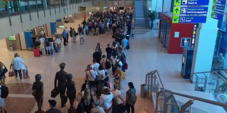 Очереди на въезде в страну: Молдаване спешат домой на Пасху