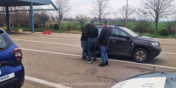 Trei moldoveni, căutați internațional, reținuți la frontiera cu România