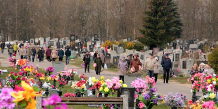 IGSU îndeamnă la prudență de Paștele Blajinilor: Reguli esențiale pentru prevenirea incendiilor