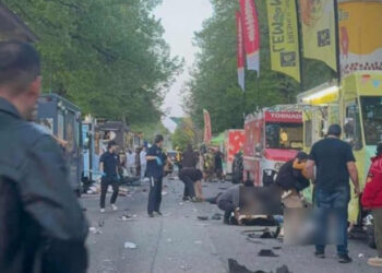 O mașină a intrat în mulțime la un festival, în Vancouver. Cel puțin opt persoane au fost ucise, inclusiv un copil