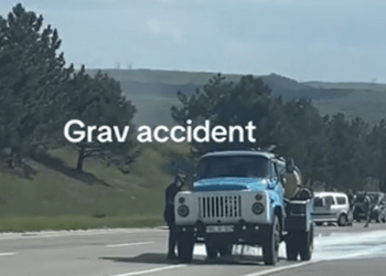 Accident între cisternă cu lapte și camion la Băcioi