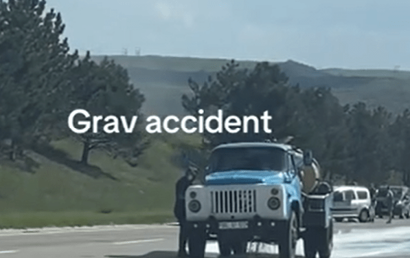 Accident între cisternă cu lapte și camion la Băcioi