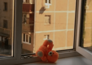 Tragedie în Chișinău: un copil de 4 ani a căzut de la etajul 2 al unui bloc de locuit