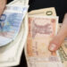 Vremuri grele pentru moldoveni: Scăderea transferurilor din străinătate și creșterea vânzărilor de valută arată adâncirea sărăciei