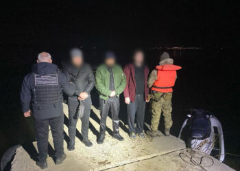 Tentativă eșuată: Trei ucraineni, opriți la frontieră cu un hidroscuter