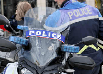 Moldovean arestat la Paris după ce a înjunghiat și agresat trei persoane