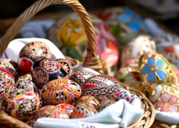 Atmosfera festivă pentru sărbătoarea învierii. La Comrat s-a deschis tradiționalul târg pascal