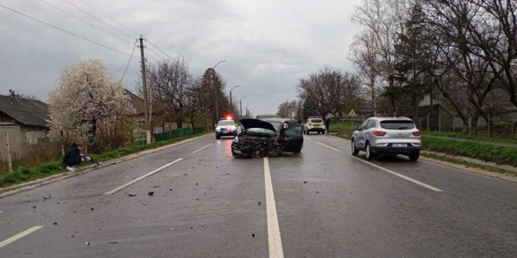 Accident matinal în Sângerei: Coliziune între un camion și un Nissan