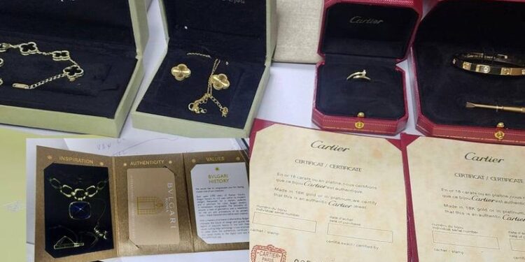 Șofer moldovean, prins cu bijuterii de brand nedeclarate la frontieră