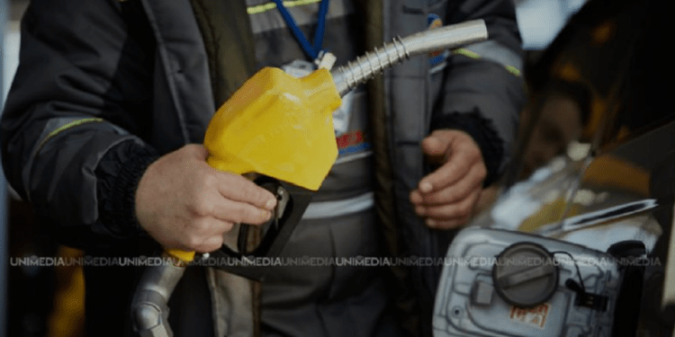 ANRE anunță noi prețuri la pompă: Scade prețul benzinei și al motorinei