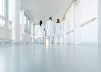 Al treilea deces la Spitalul Sfântul Spiridon din Iași. Spitalul are 4.000 de angajați, dintre care 430 de medici și 1.300 de rezidenți