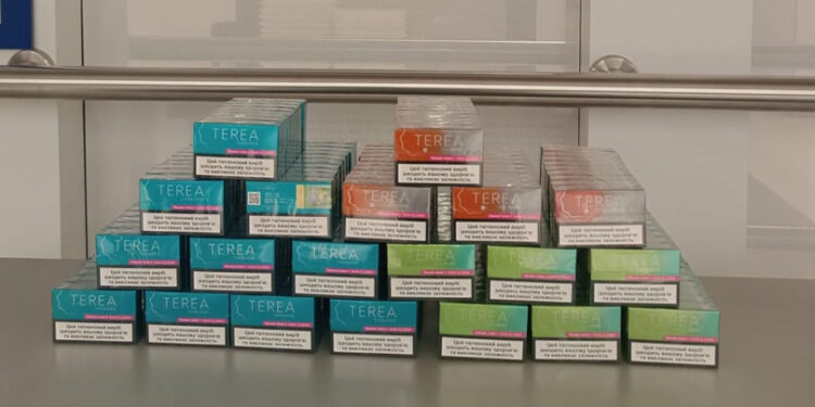 Tentativă de contrabandă cu tutun dejucată pe Aeroportul Chișinău