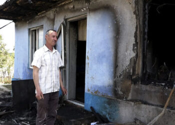 Incendiu devastator în Bălășești, raionul Sângerei: Un copil a fost grav rănit, iar o casă a fost distrusă