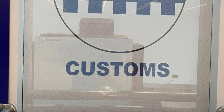 O moldoveancă, prinsă cu bagajul plin de țigări la Aeroportul Chișinău