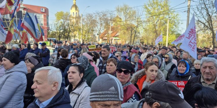 Protest cu mii de oameni la Comrat pentru apărarea autonomiei Găgăuziei și a bașcanului ales în mod legal |VIDEO