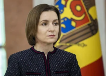 Discursul Sandu în Parlament. Lalele galbene, aplauze furtunoase și amenințări electorale |VIDEO