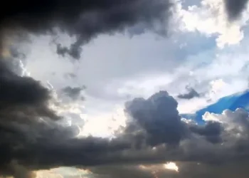 Vreme posomorîtă și temperaturi în scădere: posibile ploi slabe în unele regiuni