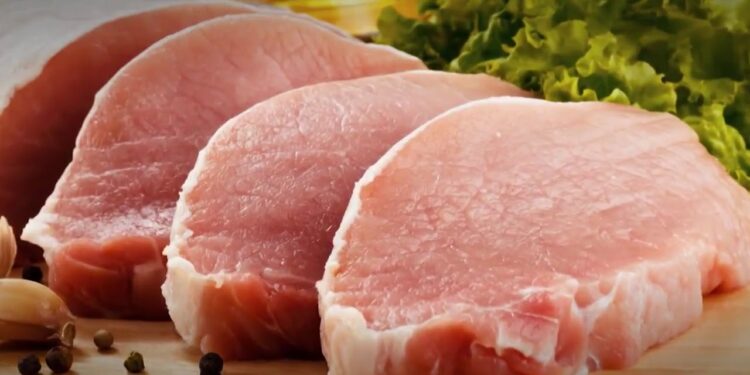 Republica Moldova riscă un deficit de carne de porc din cauza restricțiilor impuse de România