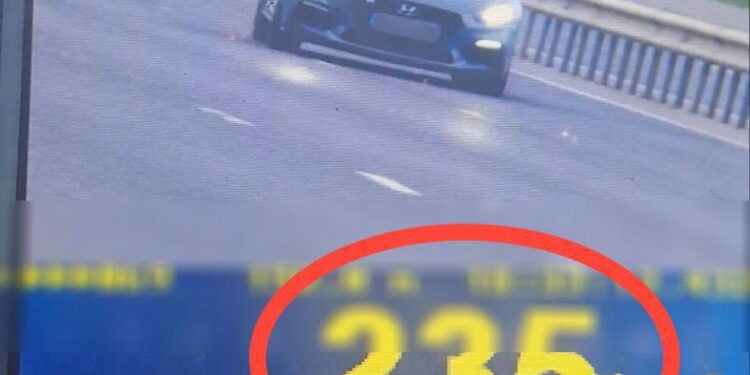 Șofer prins conducând cu 235 km/h pe traseul R-6, aproape de Stăuceni