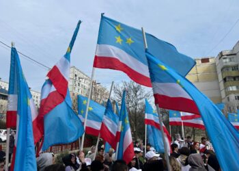 Găgăuzia se ridică: Mii de oameni protestează la Comrat împotriva presiunilor de la Chișinău