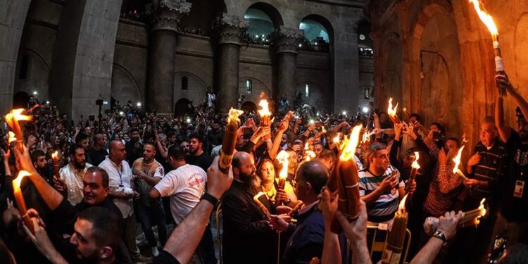 Во сколько сегодня сходит Благодатный огонь в храме Гроба Господня