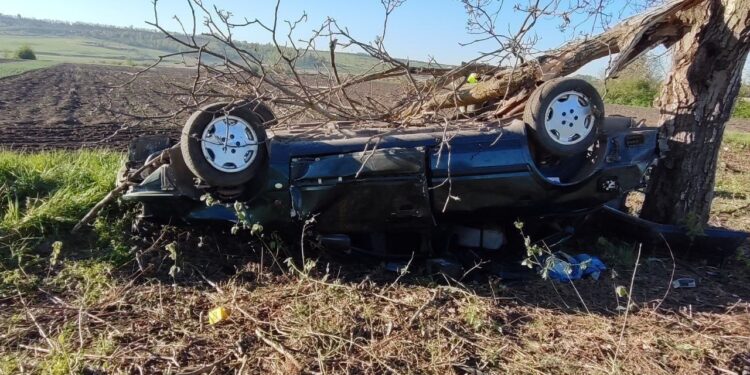 Accident mortal la Briceni: Un pasager a murit, șoferul era beat