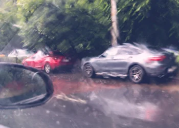 Vreme extremă. Alertă ANM de vijelii și grindină. Românii din aceste zone, avertizați să se adăpostească