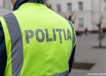 Экипажи полиции, в особом режиме на Радоницу