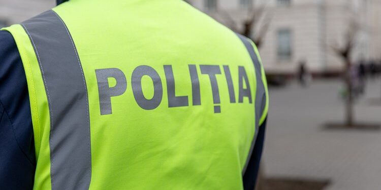 Экипажи полиции, в особом режиме на Радоницу