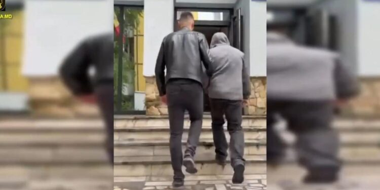 Doi bărbați reținuți în Chișinău pentru furturi din apartamente aflate în construcție