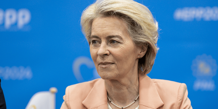 Контракты на десятки миллиардов евро: Урсулу фон дер Ляйен признали виновной в сокрытии информации о вакцинации | VIDEO