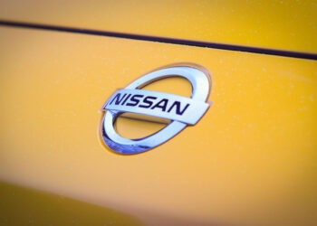 Nissan сократит еще 10 тыс. сотрудников на фоне рекордных убытков