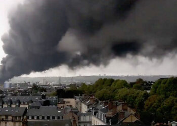 Ядовитое облако накрыло испанский город после взрыва на химзаводе