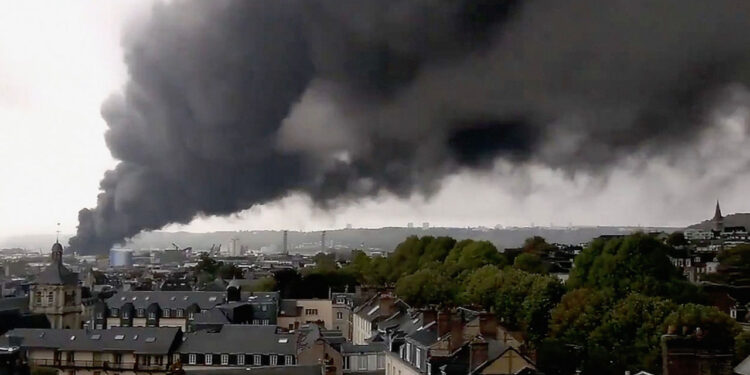 Ядовитое облако накрыло испанский город после взрыва на химзаводе