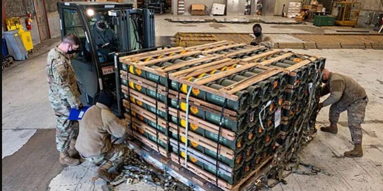 FT: Киев потерял сотни миллионов долларов при закупке вооружения