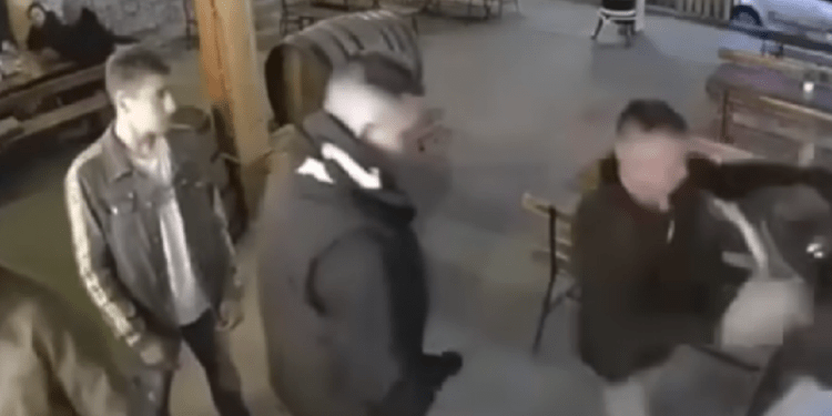 С уголовными делами, но на свободе: мужчина, избивший девушку из Вулканешт, и его брат, угрожавший жертве, освобождены из-под ареста