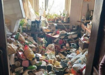 Потребовался трактор с прицепом: Одна из столичных квартир превратилась в свалку