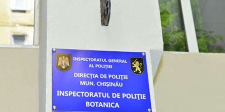 Пьяный молодой человек избил полицейского и пытался отобрать у него пистолет в здании инспектората полиции