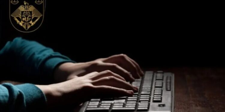 Un deținut a mai primit ani suplimentari de închisoare pentru că a șantajat o femeie cu poze intime