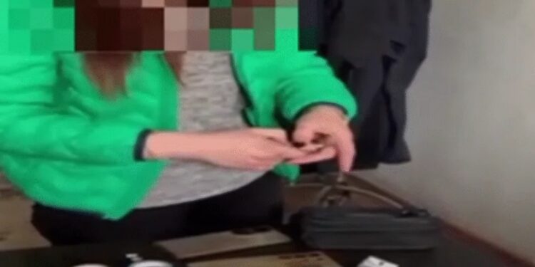 O femeie de 39 ani a fost reținută în Chișinău pentru deținere și distribuire de droguri