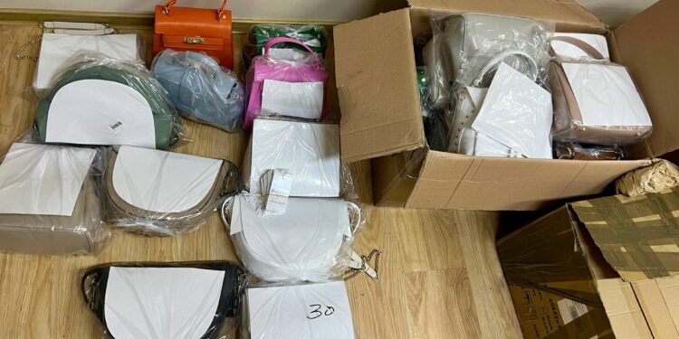 Около 100 тысяч леев товаров без декларации обнаружили таможенники во второй линии контроля