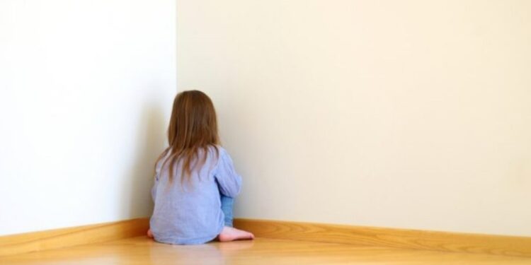 Случай насилия в детском саду в районе Анений Ной. Воспитательница и помощница уволены