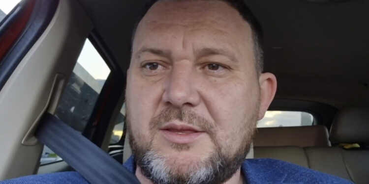 Троллинг пограничников от Габриэла Кэлина. Журналиста снова задержали в аэропорту Кишинёва | VIDEO