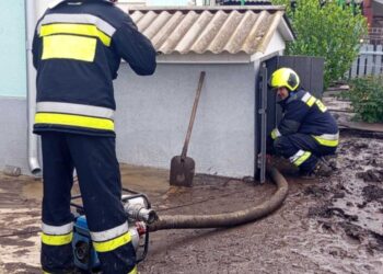 Сильные дожди вызвали наводнения и ущерб в нескольких районах страны