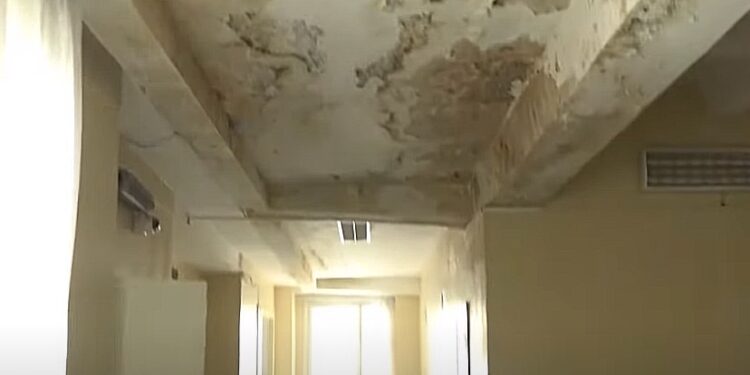 Общественный резонанс помог? Лицею Петру Мовилэ обещают отремонтировать протекающую крышу | VIDEO