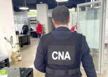 Обыски в нескольких местах по делу о взяточничестве. Задержаны таможенник и таможенный брокер