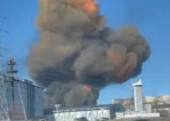 На видео показали первые минуты после мощного взрыва на фабрике в Якутии