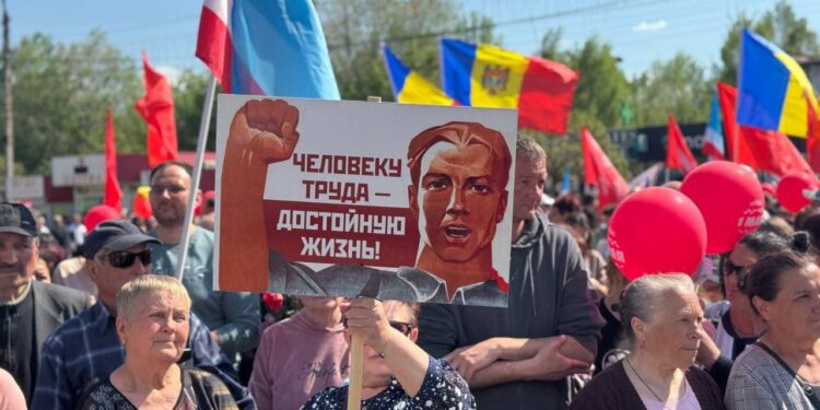 С транспарантами, флагами и праздничным настроением: В Бельцах отметили день труда, организованный блоком «Победа» | VIDEO