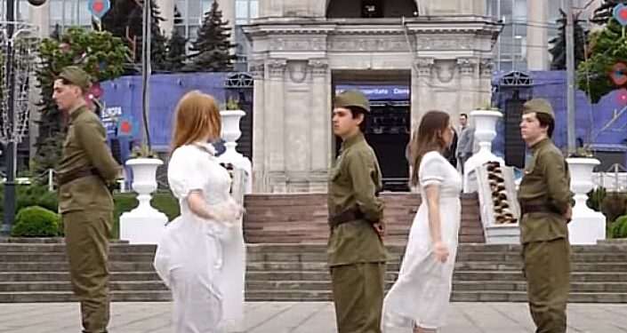 Вальс Победы: Молодежное крыло блока «Победа» почтило память героев Великой войны | VIDEO