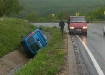 Автомобиль перевернулся в водоотводной канаве в районе Оргеева